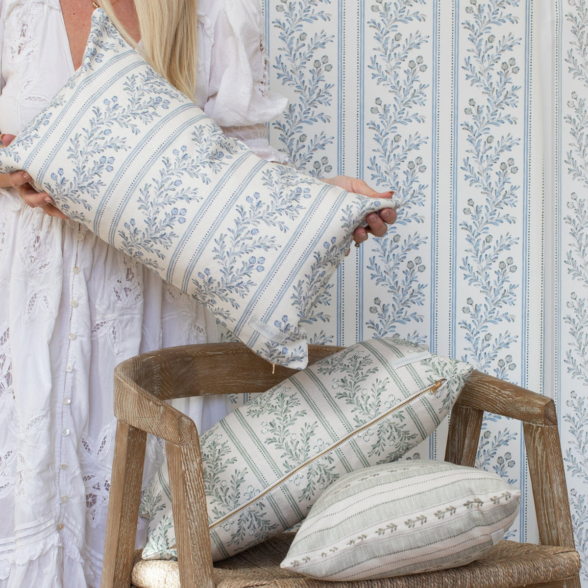Juniper Pillow Cover - Winterberry - 22" x 22"