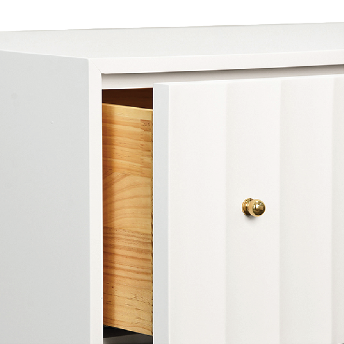 Aiden Dresser - White