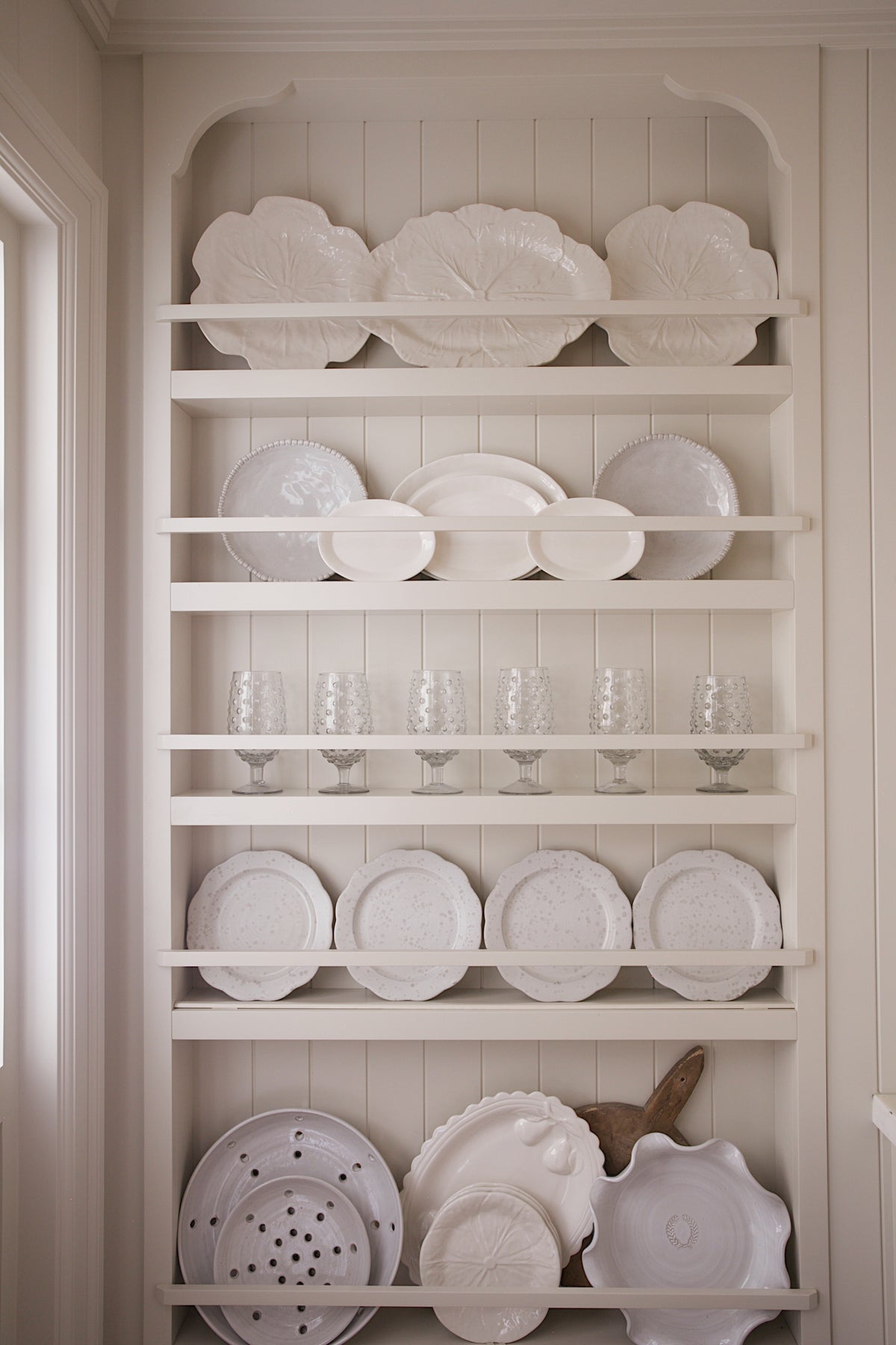 Mila Scalloped Pear Platter